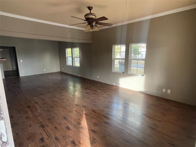 220 N 8th St in Clinton, OK - Building Photo - Building Photo