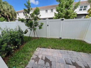 149 SW 170th Ave in Pembroke Pines, FL - Building Photo - Building Photo