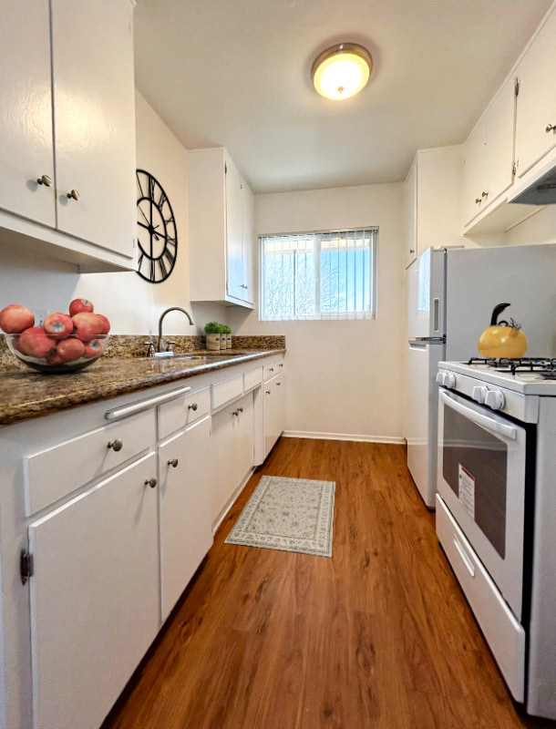 100 S Chester Ave in Pasadena, CA - Building Photo - Building Photo