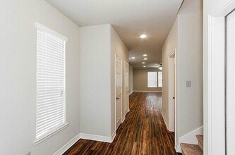 63 Woodland Hills Dr, Unit 1B in Conroe, TX - Building Photo - Building Photo