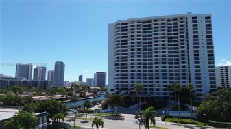 2500 Parkview Dr, Unit 1909 in Hallandale Beach, FL - Building Photo