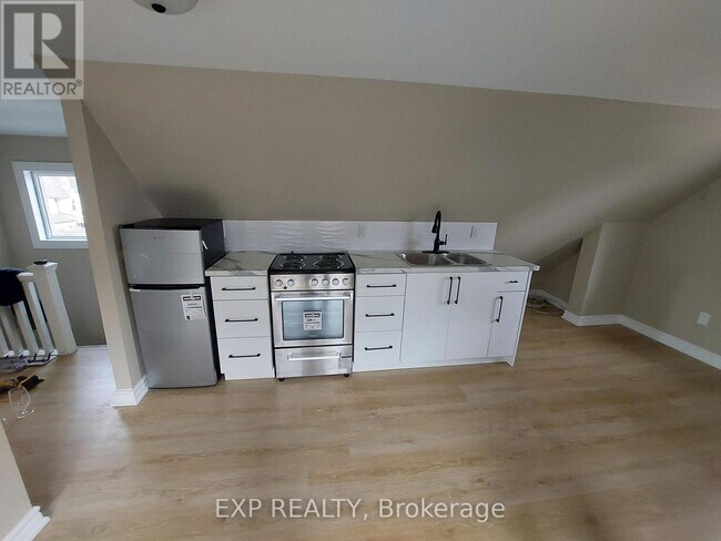 148 Gibson Ave in Hamilton, ON - Building Photo - Building Photo