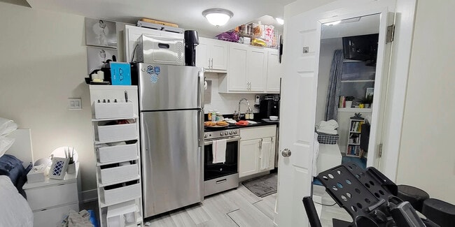 648 W Roscoe St, Unit 648-Garden in Chicago, IL - Foto de edificio - Building Photo