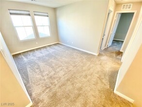2826 Turnstone Ridge St in Henderson, NV - Building Photo - Building Photo
