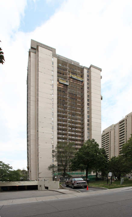 Ridley Towers in Toronto, ON - Building Photo