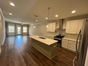 542 Cloverdale Dr in Auburn, AL - Building Photo - Building Photo