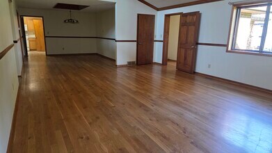 620 East St S in Grinnell, IA - Building Photo - Building Photo