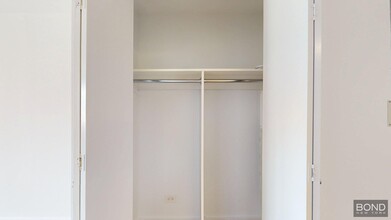 222 E 39th St in New York, NY - Building Photo - Building Photo