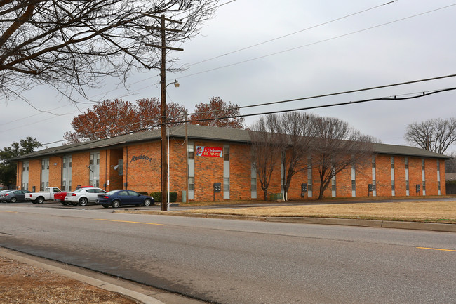 The Meadows Apartments in Oklahoma City, OK - Building Photo - Building Photo