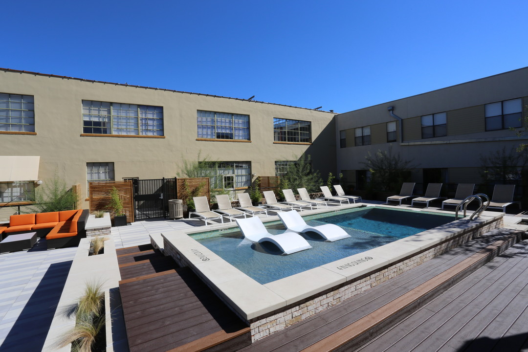 Cadillac Lofts in San Antonio, TX - Building Photo