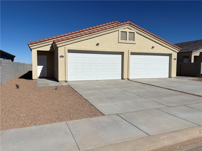 2553 Sycamore Ave in Kingman, AZ - Building Photo - Building Photo