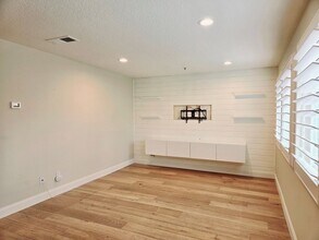 409 Utica Avenue in Huntington Beach, CA - Building Photo - Building Photo