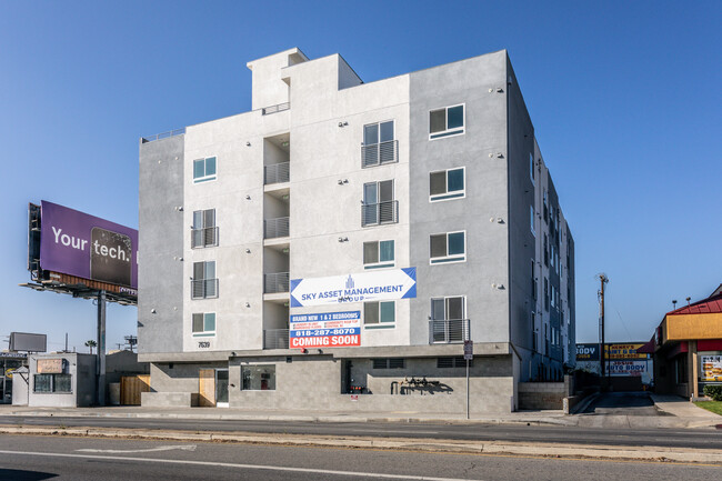 7639 Van Nuys Blvd in Van Nuys, CA - Building Photo - Building Photo