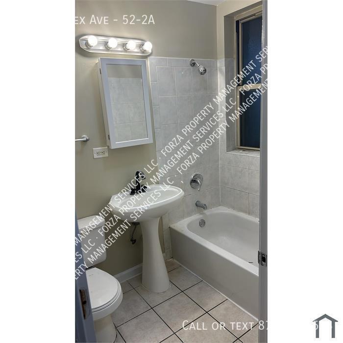 7552 S Essex Ave in Chicago, IL - Building Photo