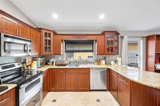 4945 SW 34th Ter in Fort Lauderdale, FL - Building Photo - Building Photo