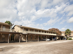 Timbers Apartments in Harlingen, TX - Building Photo - Building Photo