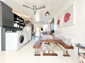 1108 Electric Ave in Venice, CA - Foto de edificio - Building Photo