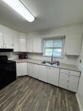 5700 Eastwood Dr in Moss Point, MS - Building Photo - Building Photo