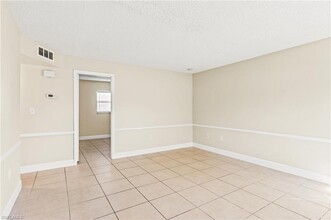 3325 Airport-Pulling Rd N in Naples, FL - Building Photo - Building Photo