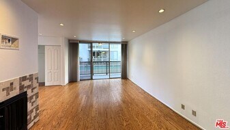 1134 Alta Loma Rd in West Hollywood, CA - Building Photo