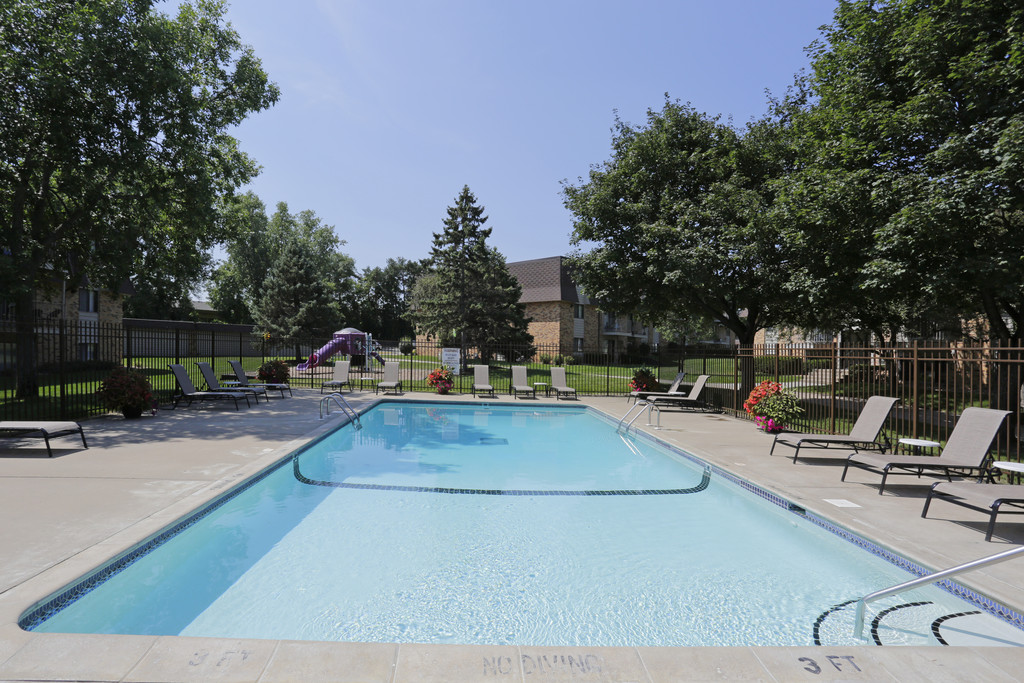 Heritage Heights Apartments in Coon Rapids, MN