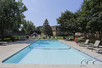 Heritage Heights Apartments in Coon Rapids, MN - Foto de edificio - Building Photo