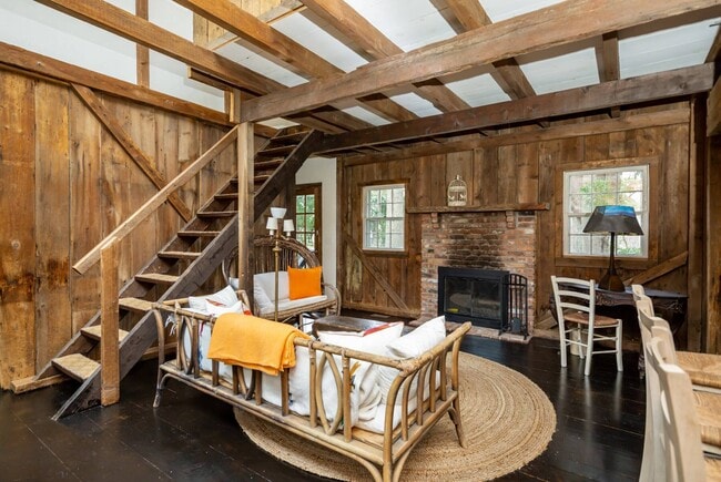 142 Suffolk St in Sag Harbor, NY - Building Photo - Building Photo