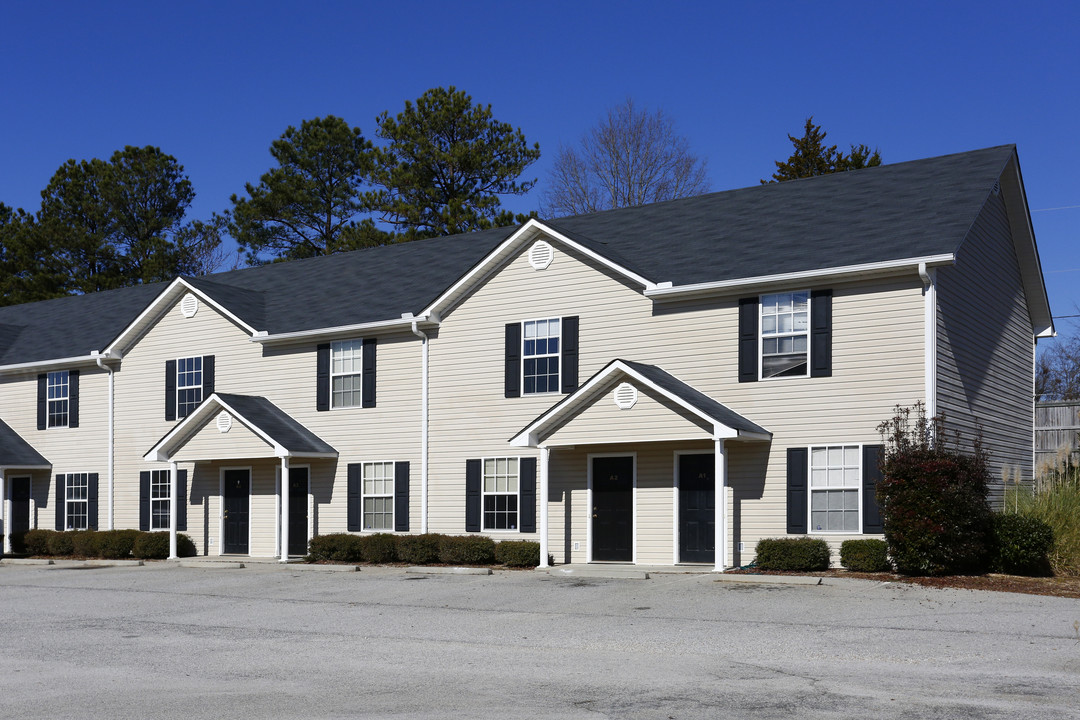 Carriage Townhouses in Barnesville, GA - Foto de edificio