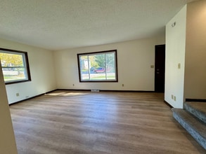 1230-1230 N 10th Ave in West Bend, WI - Building Photo - Building Photo