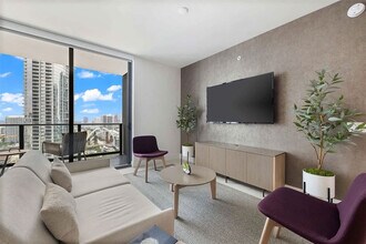 601 NE 1st Ave in Miami, FL - Building Photo - Building Photo