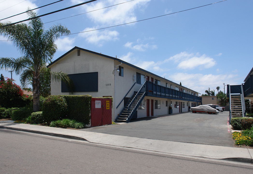 Hemlock Apartments in Imperial Beach, CA - Building Photo