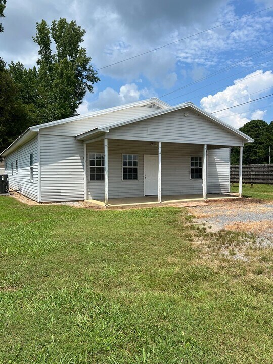 14055 Hwy 231 in Union Grove, AL - Building Photo