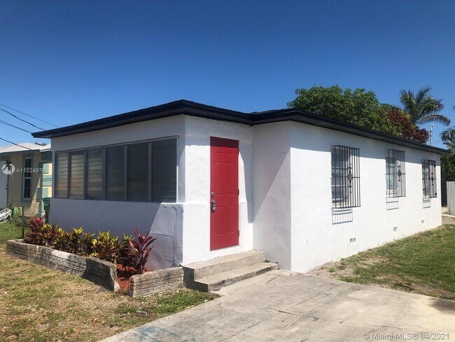 718 W 7th St-Unit -1 in Riviera Beach, FL - Foto de edificio - Building Photo