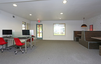 Flats on 12 in College Station, TX - Foto de edificio - Interior Photo