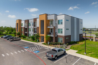 Potranco Commons in San Antonio, TX - Building Photo - Building Photo