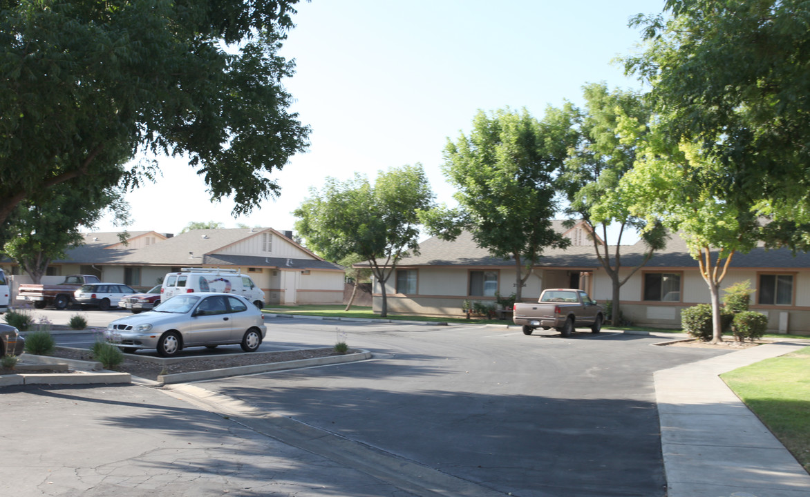 Alta Vista Apartments in Orosi, CA - Foto de edificio