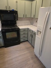 5210 Village Way, Unit 1 in Nashville, TN - Foto de edificio - Building Photo