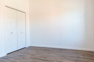 517 Communipaw Ave in Jersey City, NJ - Building Photo - Building Photo