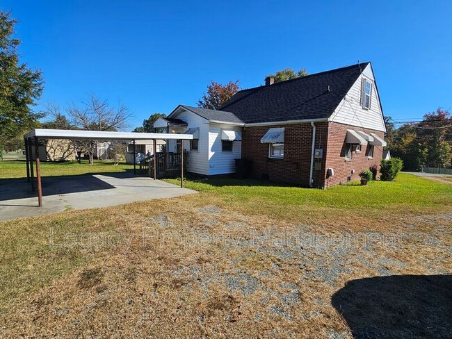 1770 NC-62 in Burlington, NC - Foto de edificio - Building Photo