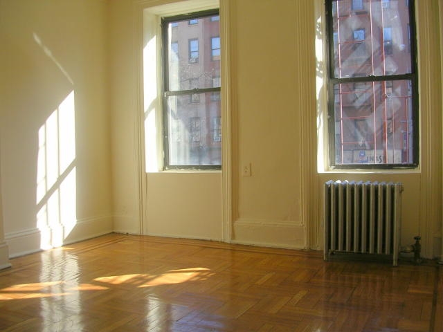 1577-1579 First Ave in New York, NY - Building Photo - Interior Photo