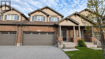 7636 Green Vista Gate in Niagara Falls, ON - Building Photo