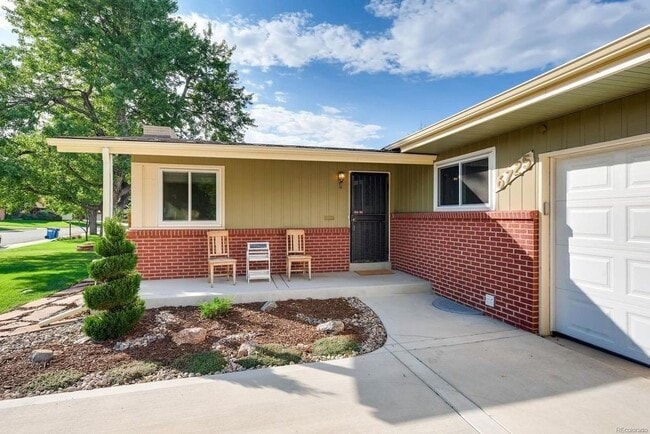 property at 6725 S Penrose Ct