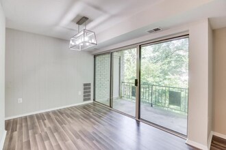 5200 Crossfield Ct in North Bethesda, MD - Building Photo - Building Photo