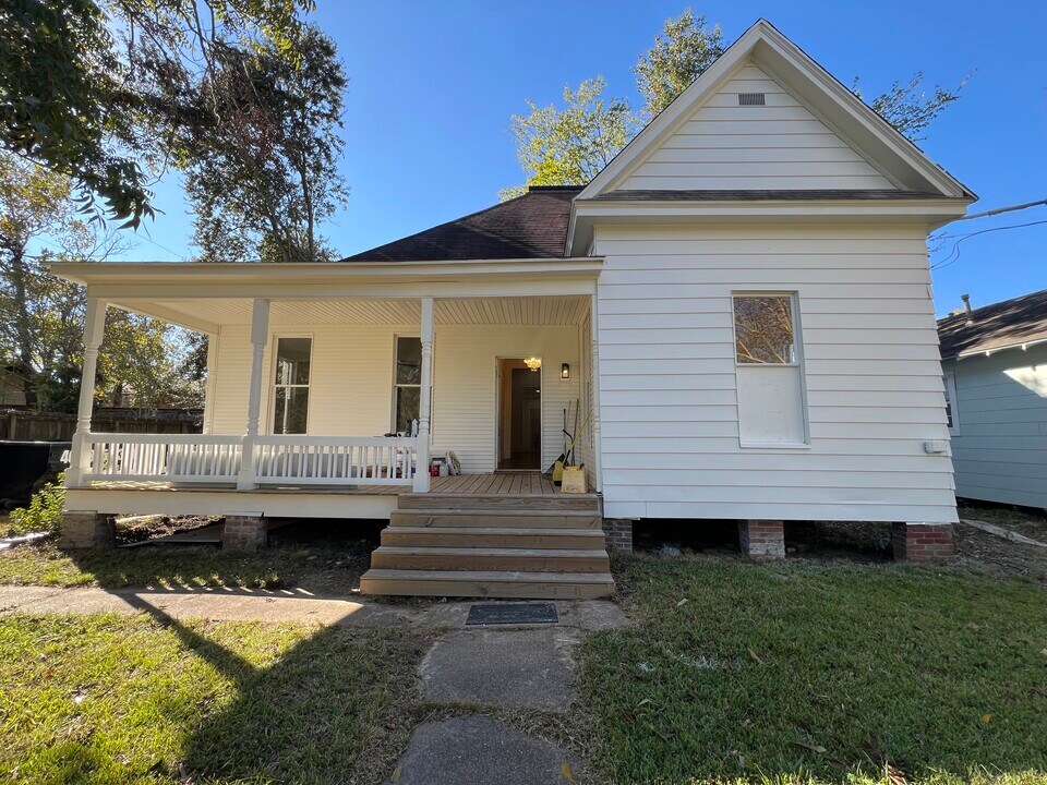 875 N 4th St in Beaumont, TX - Building Photo