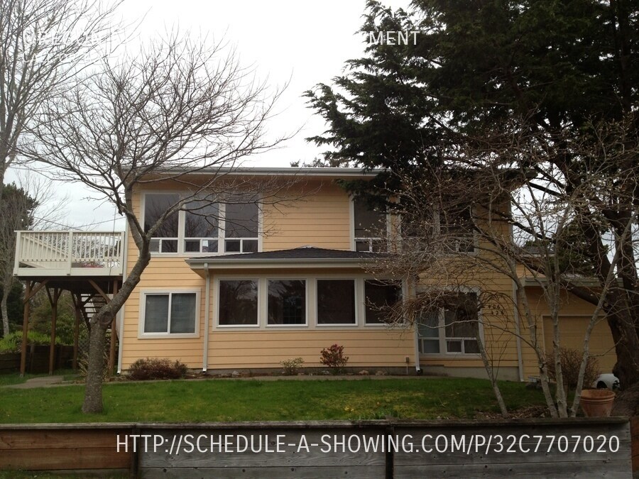 426 NW 22nd St in Newport, OR - Building Photo