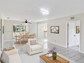7910 SW 17th Terrace in Miami, FL - Building Photo - Building Photo