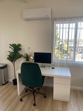 1813 11th St, Unit 3 in Manhattan Beach, CA - Building Photo - Building Photo