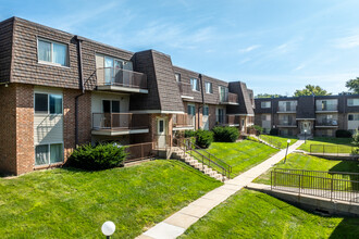 Westgate Villa in Iowa City, IA - Foto de edificio - Building Photo