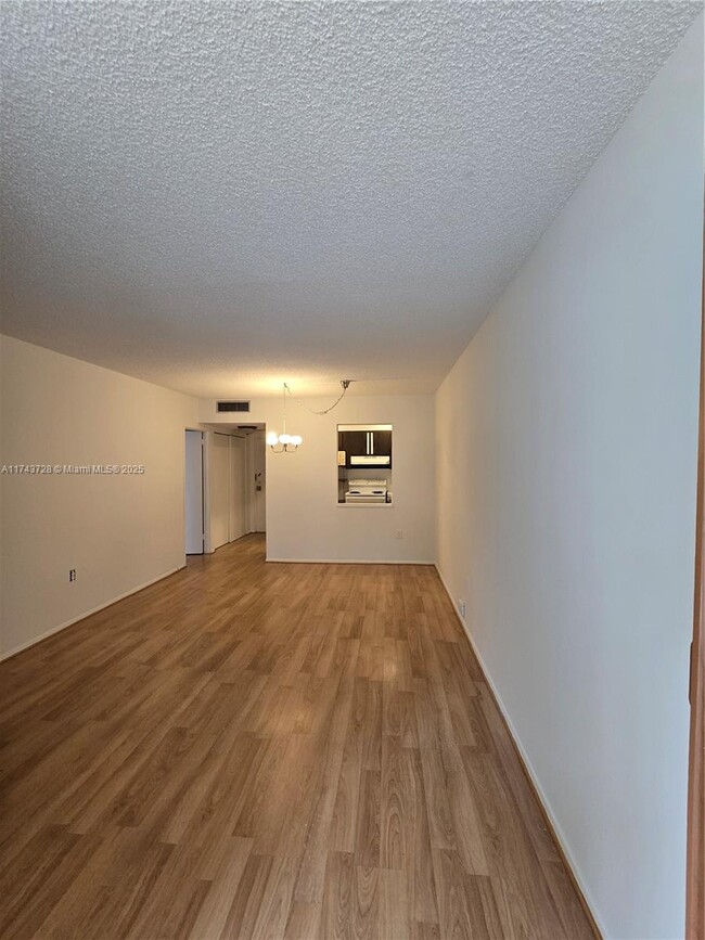 200 177th Dr in Sunny Isles Beach, FL - Building Photo - Building Photo