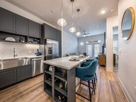 The Shiloh in Austin, TX - Building Photo